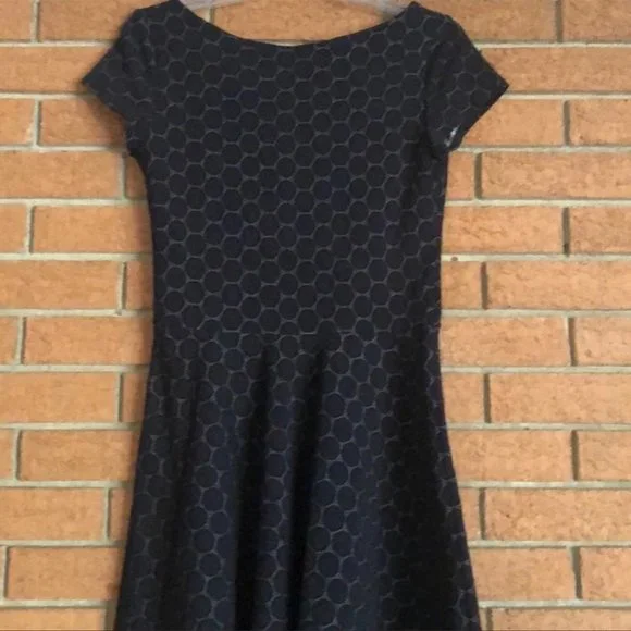 🖤LEOTA🖤WYATT TONAL CIRCLE FIT AND FLARE DRESS🖤 - Picture 5 of 12